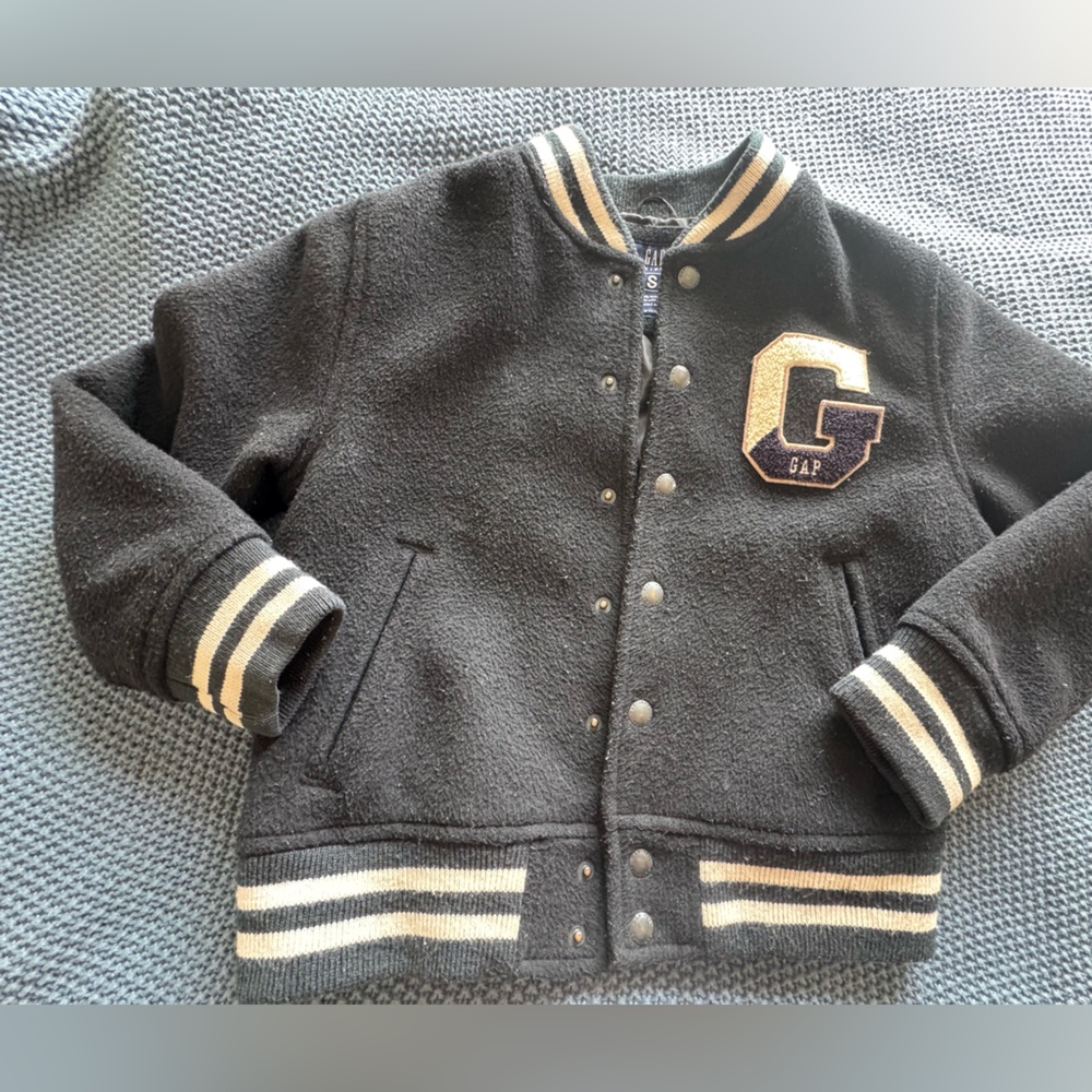 GAP Black Sweatshirt with Classic Varsity Style
